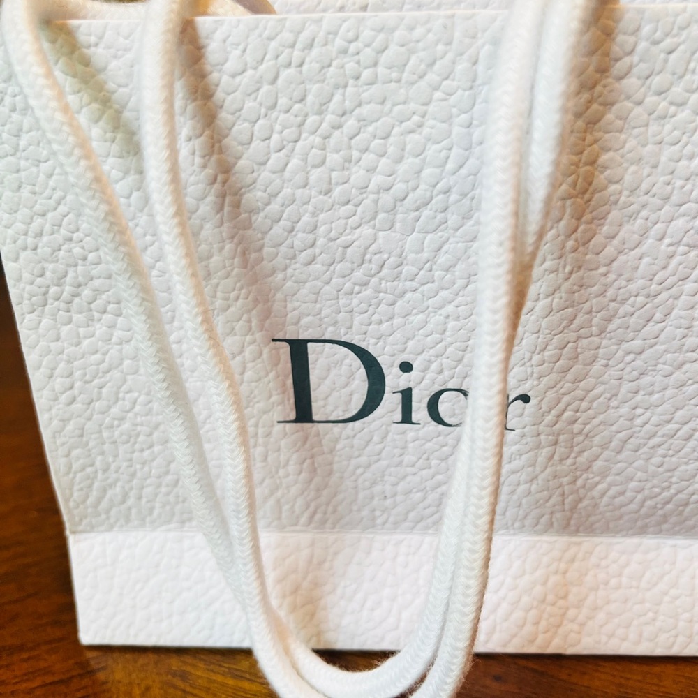 Dior Authentic Gift Bundle of Silver Holographic 2 of Hearts Card & Dior Giftbag - Picture 10 of 13